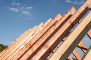 Drewno na konstrukcję dachu